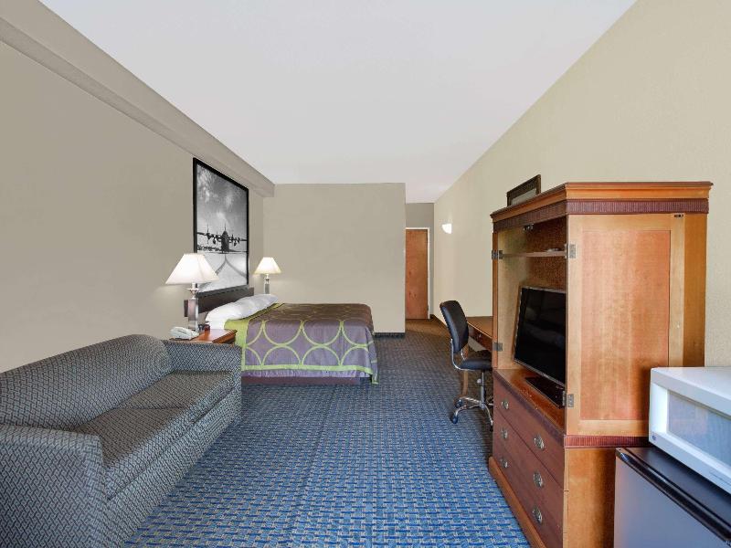 Super 8 by Wyndham Clemmons/Winston-Salem Area image