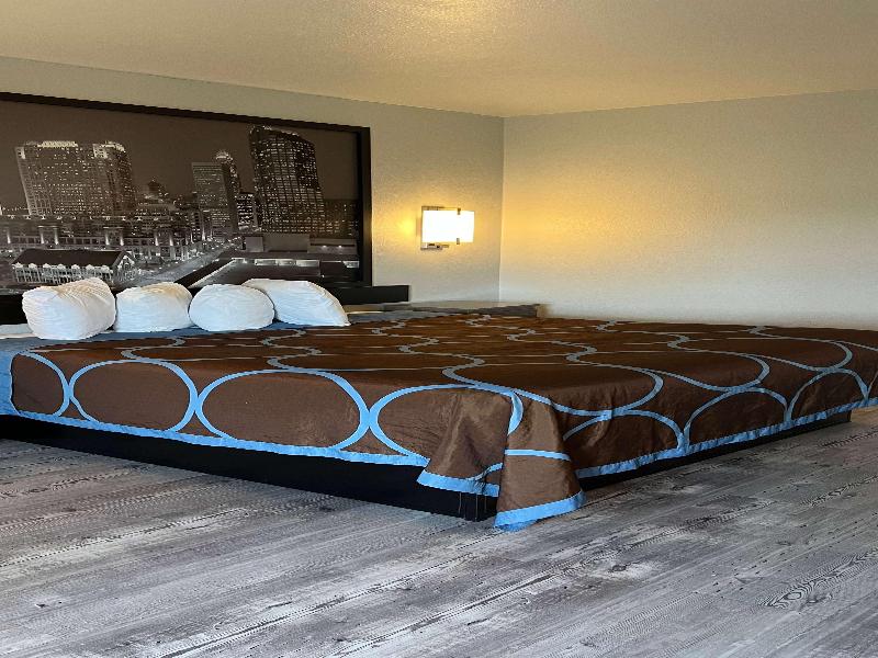 Super 8 by Wyndham Clemmons/Winston-Salem Area image