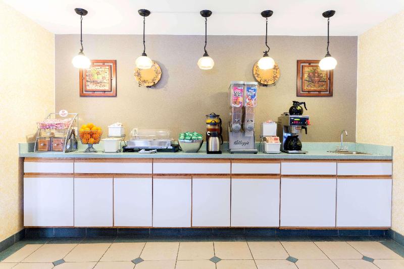 Super 8 by Wyndham Indian Head MD image