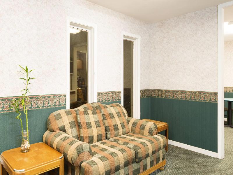 Super 8 by Wyndham Taylorville IL