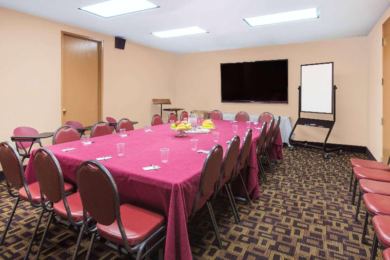 Travelodge By Wyndham Globe Az image