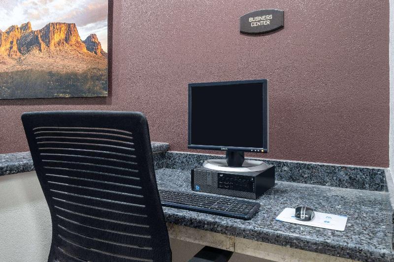 Travelodge By Wyndham Globe Az image