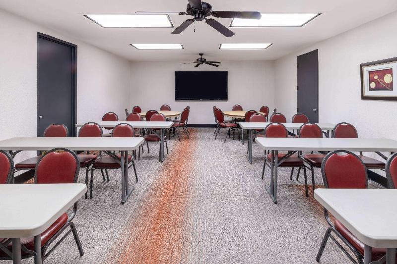 Travelodge By Wyndham Globe Az image