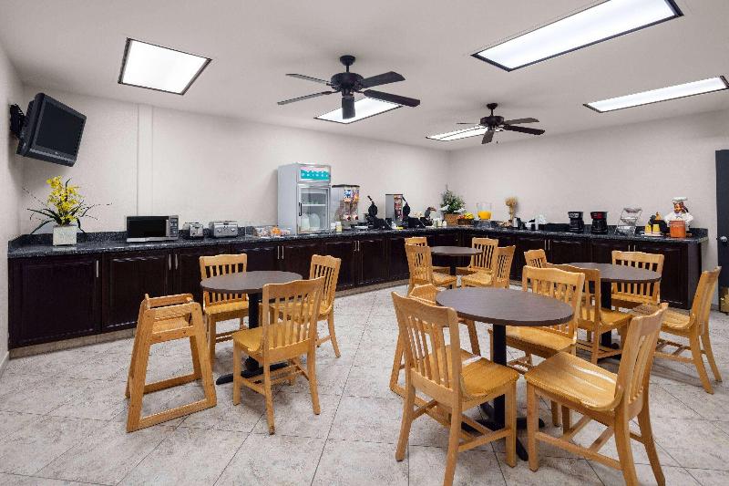 Travelodge By Wyndham Globe Az image