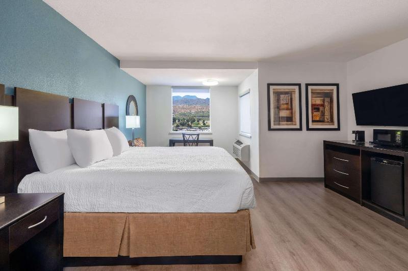 Travelodge By Wyndham Globe Az image