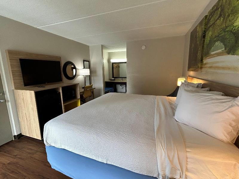 Days Inn Ridgeland South Carolina image
