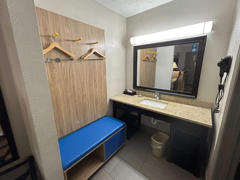 Days Inn Ridgeland South Carolina image