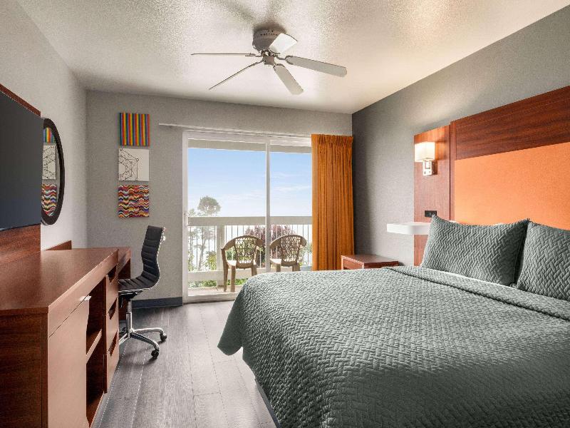 Travelodge by Wyndham Depoe Bay image