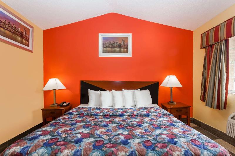 Travelodge by Wyndham Jersey City image