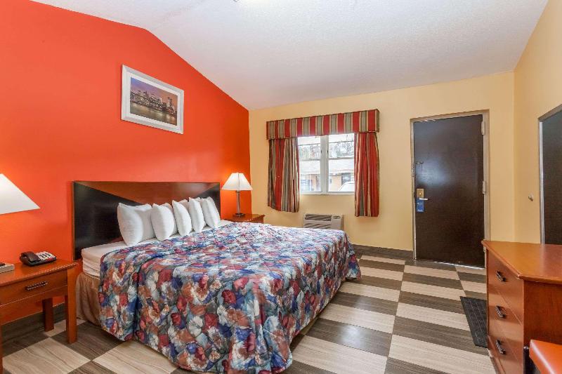Travelodge by Wyndham Jersey City image