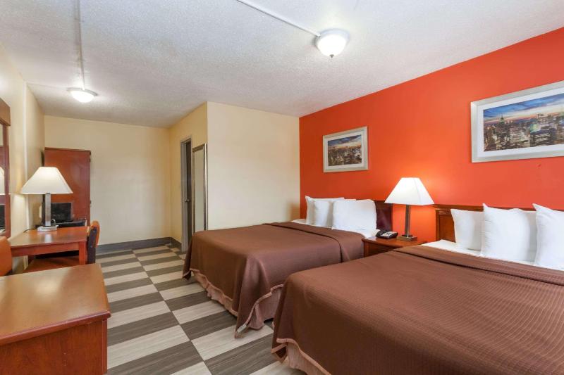 Travelodge by Wyndham Jersey City image