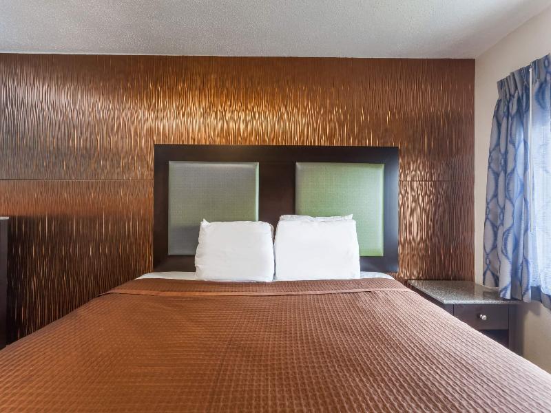 Travelodge by Wyndham South Hackensack image