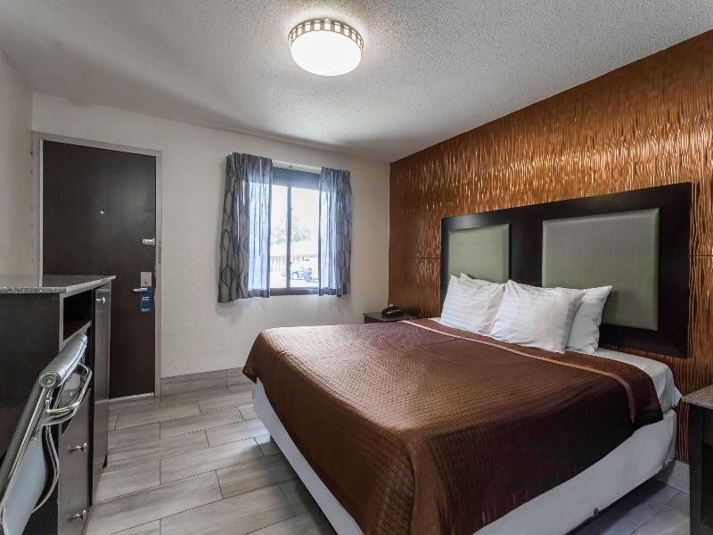 Travelodge by Wyndham South Hackensack image