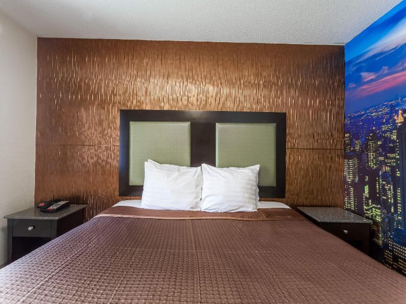 Travelodge by Wyndham South Hackensack image