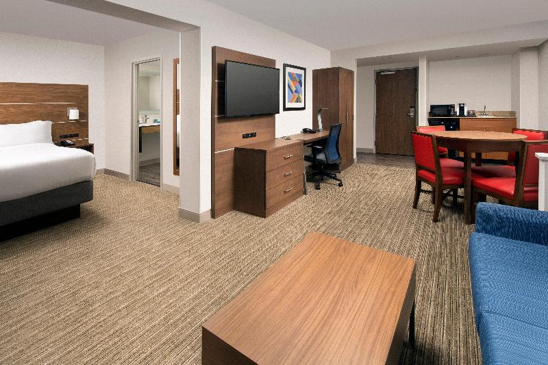 Holiday Inn Express & Suites Baltimore BWI Airport image