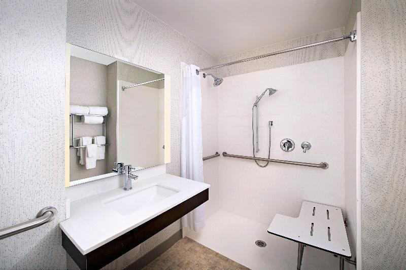 Holiday Inn Express & Suites Baltimore BWI Airport image