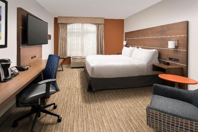 Holiday Inn Express & Suites Baltimore BWI Airport image