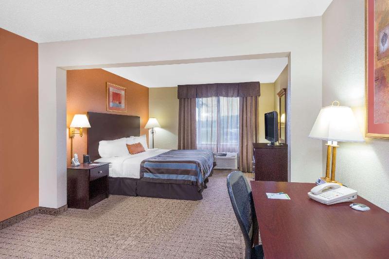 Wingate By Wyndham West Monroe image