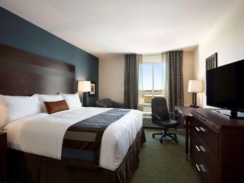 1 King Bed, Mobility Accessible Room, Bathtub w/ Grab Bars, Non-Smoking