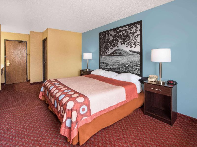 Super 8 by Wyndham Troy IL/St. Louis Area image