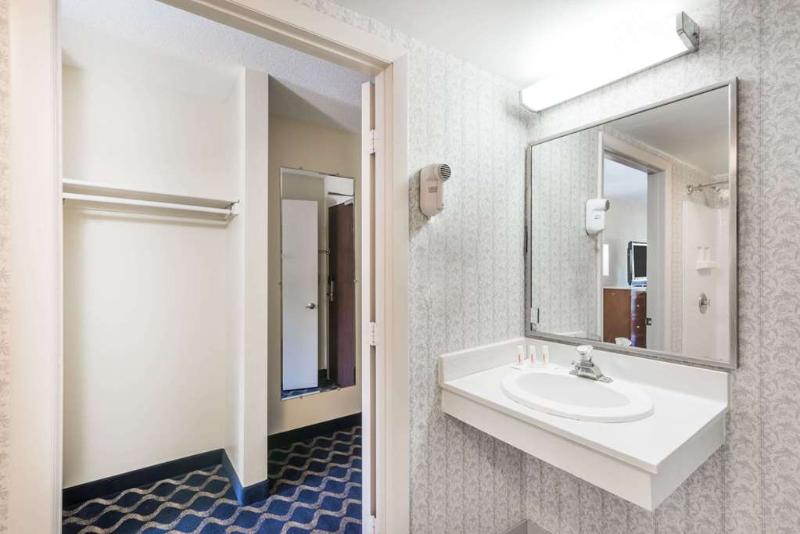 Days Inn by Wyndham Niantic Near Casinos image