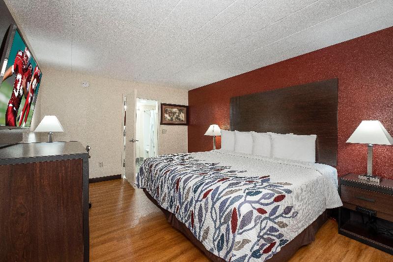 Red Roof Inn Freehold image