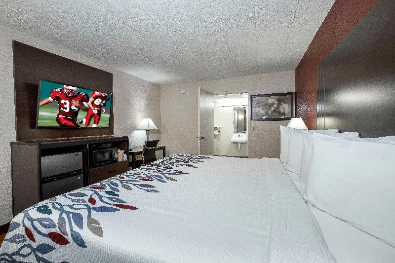 Red Roof Inn Freehold image