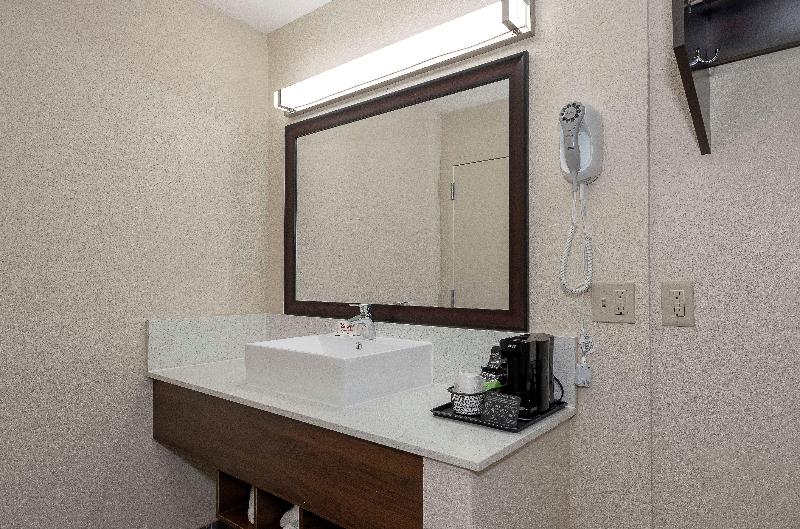 Red Roof Inn Freehold image