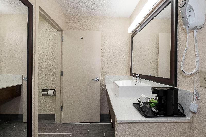 Red Roof Inn Freehold image
