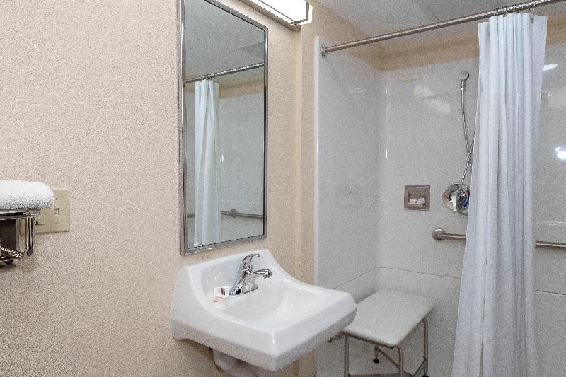 Red Roof Inn Freehold image