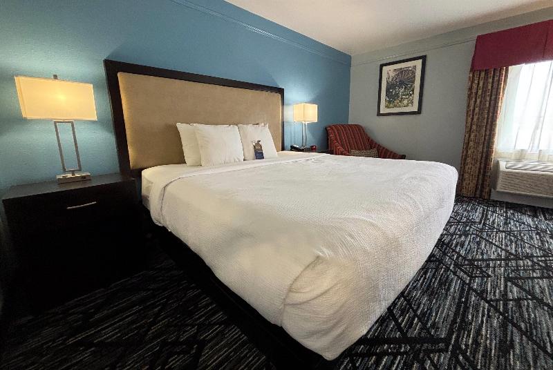 Baymont by Wyndham Litchfield image