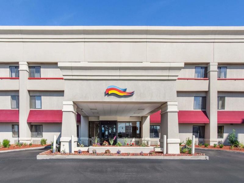 Baymont by Wyndham Detroit/Roseville — general view