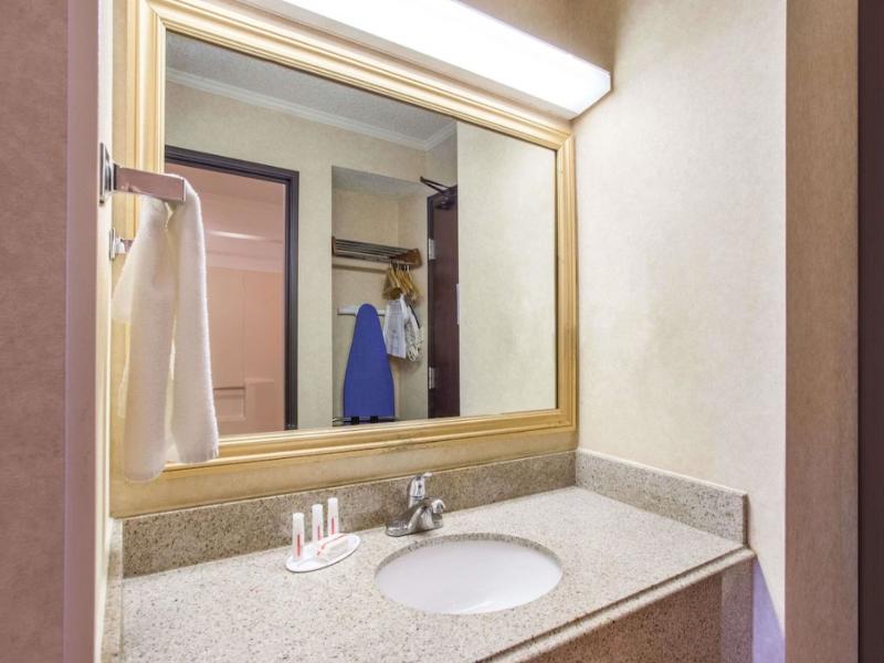 Baymont by Wyndham Detroit/Roseville image
