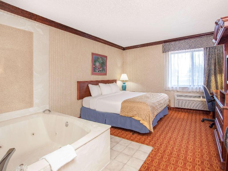Baymont by Wyndham Detroit/Roseville image