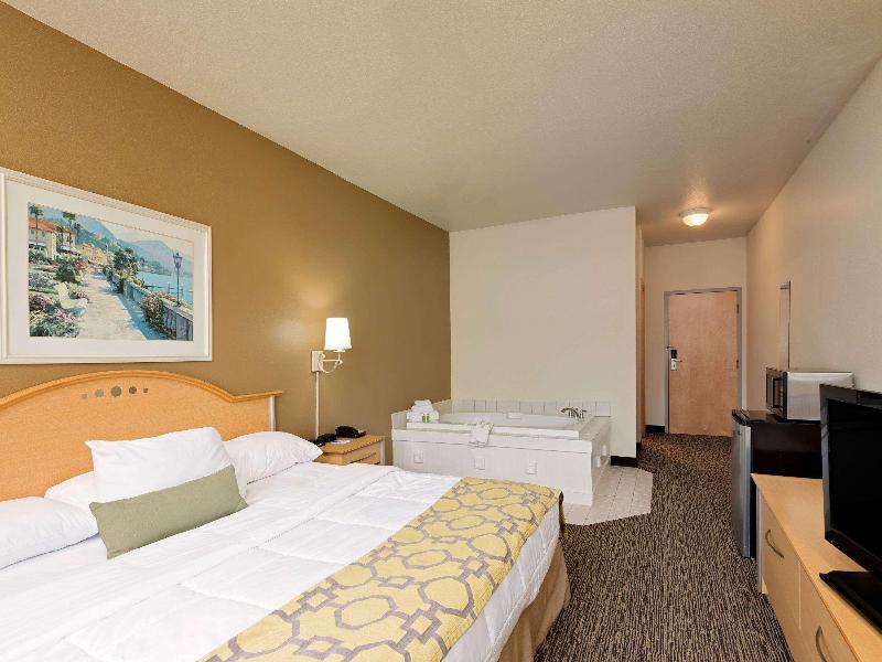 Baymont by Wyndham Lawrenceburg image
