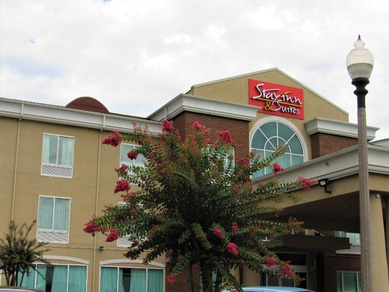 Baymont by Wyndham Montgomery South