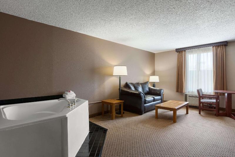 Baymont by Wyndham Mandan Bismarck Area image