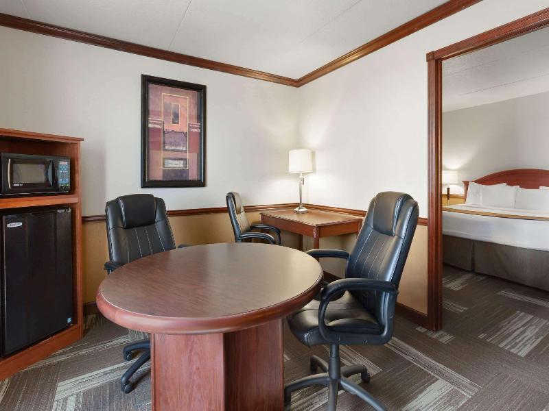 Baymont by Wyndham Mandan Bismarck Area image