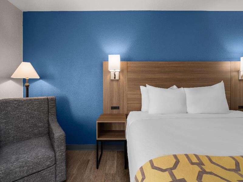 DOUBLE Accessible KING SIZE BED