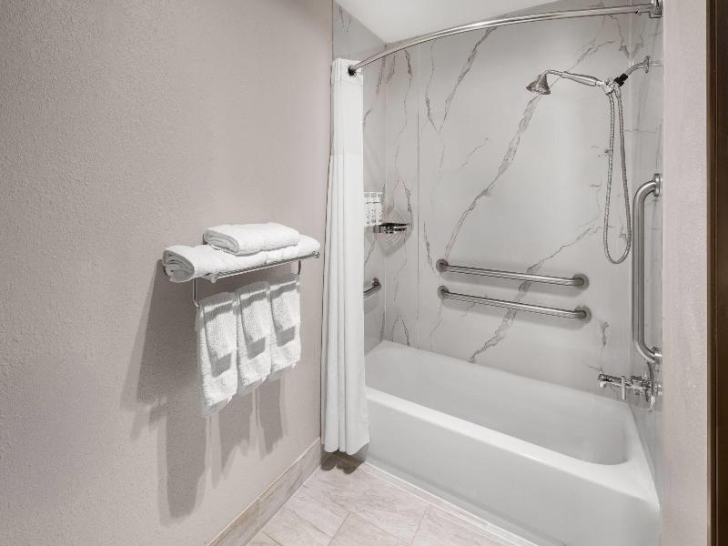 DOUBLE Accessible KING SIZE BED — photo 4