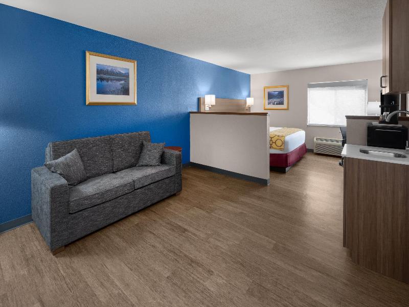 Room CAPACITY 4
