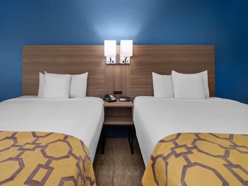 QUADRUPLE TWO QUEEN BEDS — photo 6