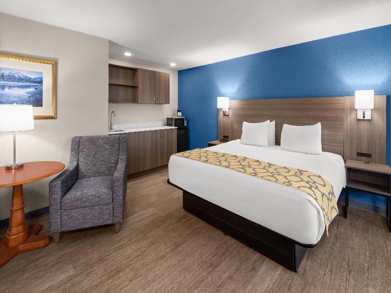 SUITE KING BED NON SMOKING