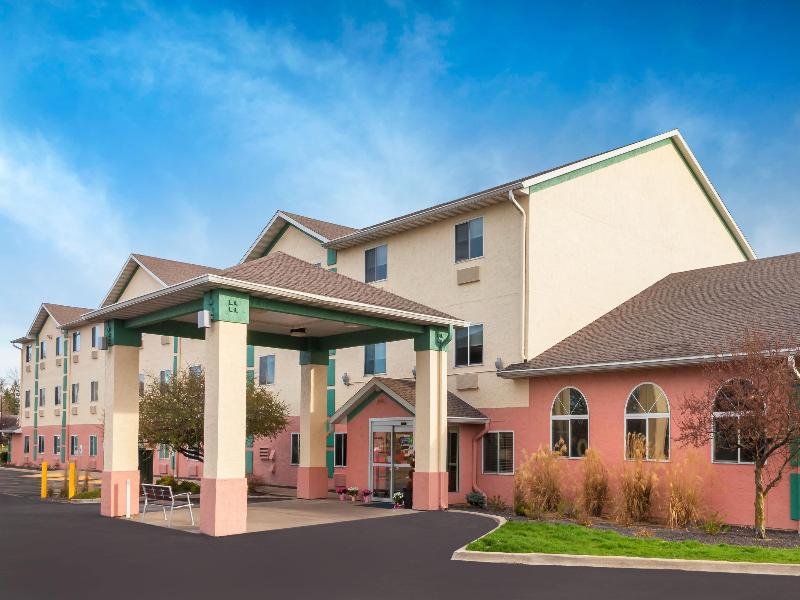 Baymont by Wyndham Galesburg image