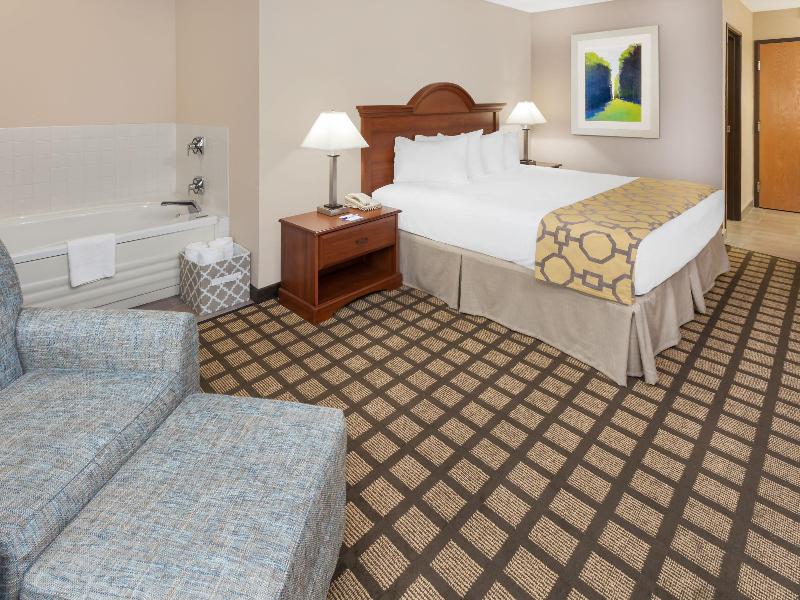 Baymont by Wyndham Galesburg image