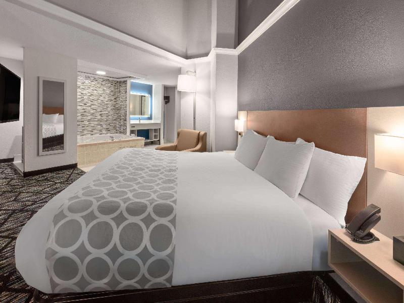 Baymont by Wyndham Warrenton image