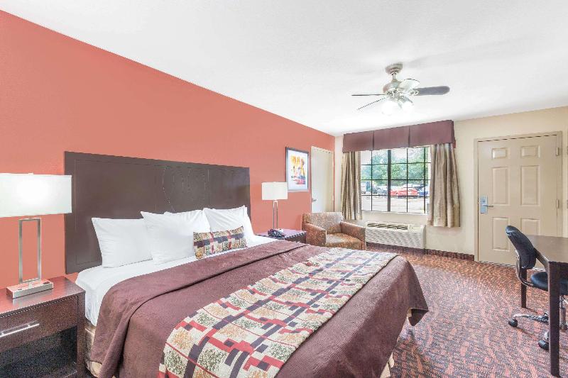 Days Inn by Wyndham Rayville image