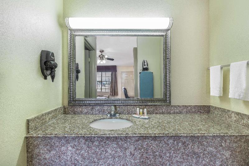 Days Inn by Wyndham Rayville image