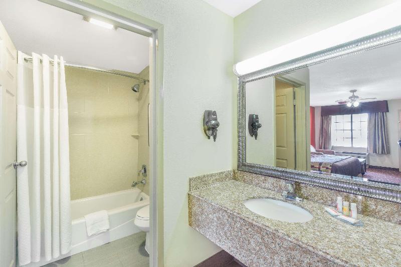 Days Inn by Wyndham Rayville image