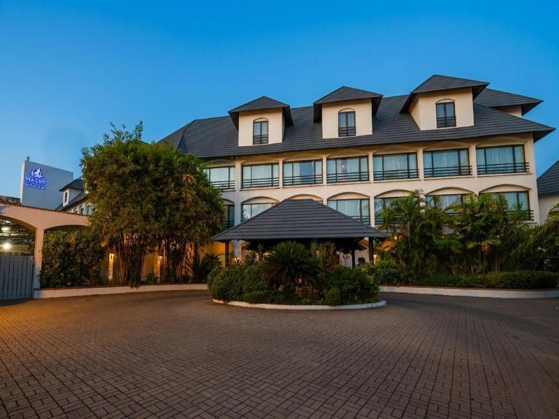 Sea Cliff Hotel image